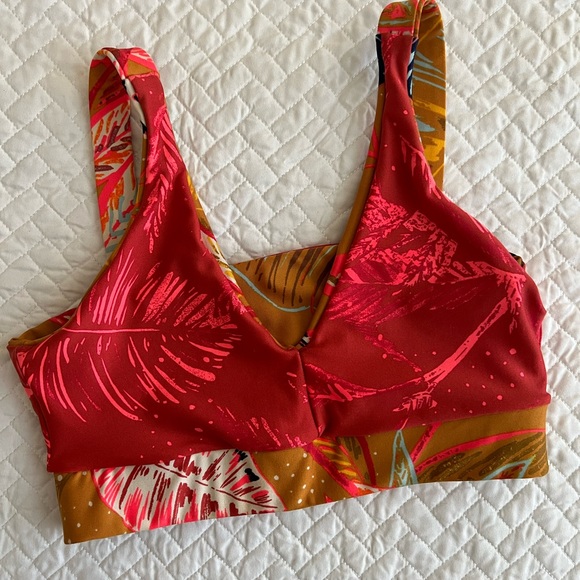 Maaji womenswear reversible sports bra - Picture 6 of 6